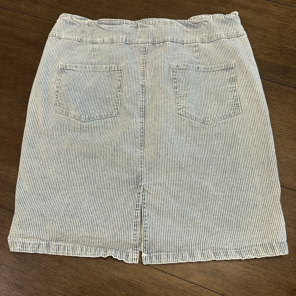 Westbound Light Blue Striped Mini‎ Skirt